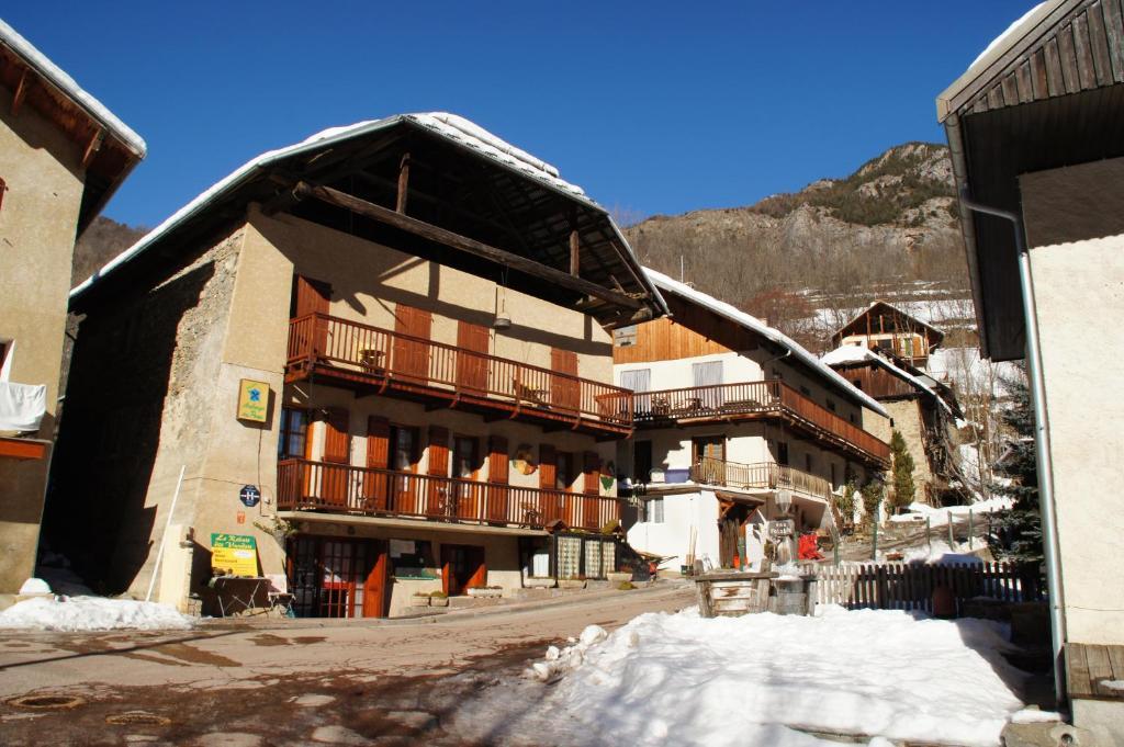 Готель Le Relais Des Vaudois Freissinieres Екстер'єр фото